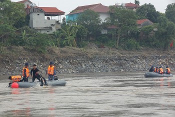 30 thợ lặn của Hải quân nỗ lực tìm kiếm 4 nạn nhân mất tích trong sập cầu Phong Châu