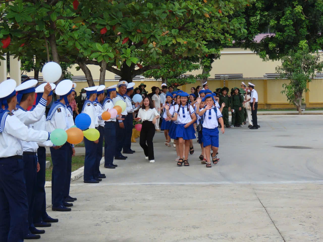 Một ngày làm chiến sĩ tí hon