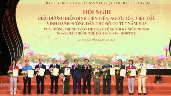 10 cá nhân vinh dự được tặng danh hiệu Công dân Thủ đô ưu tú 2024