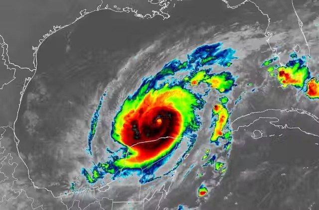 Người dân Florida (Mỹ) sẵn sàng đối phó cơn bão thế kỷ Milton 1