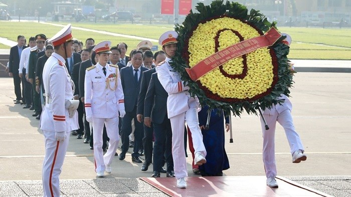 Lãnh đạo thành phố Hà Nội tưởng niệm Chủ tịch Hồ Chí Minh và các Anh hùng liệt sĩ