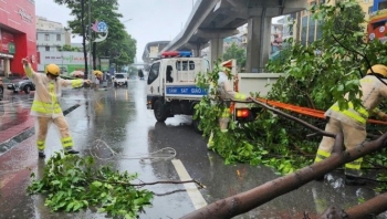 Công an Hà Nội tích cực tham gia khắc phục hậu quả bão số 3