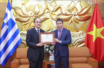 ghi nhan dong gop cua dai su georgios stilianopoulos trong tang cuong quan he viet nam hy lap