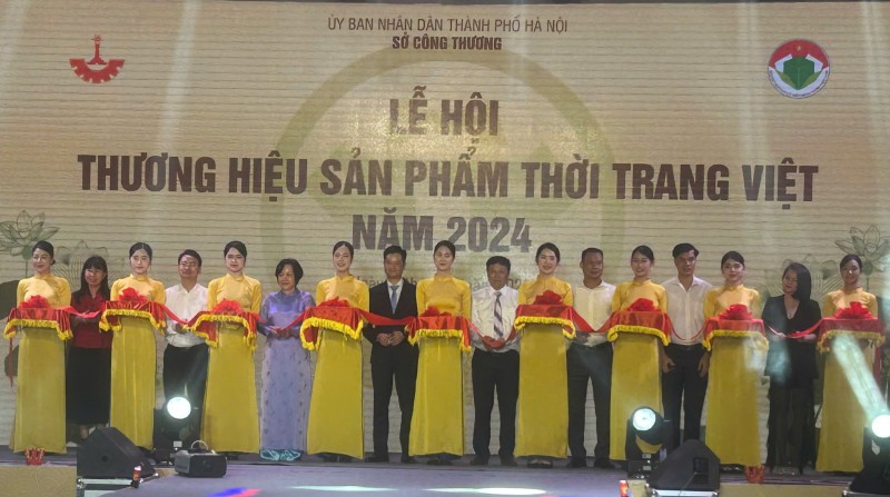 Nghi thức khai mạc khai mạc Lễ hội thương hiệu sản phẩm thời trang Việt năm 2024