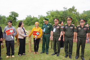 Hỗ trợ bò giống cho người dân biên giới Việt - Lào: niềm vui 