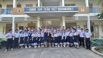 chung tay uom mam tieng viet khap nam chau