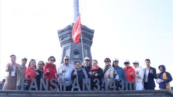 dai su nguyen phuong nga va cau chuyen doi ngoai nhan dan trong thoi dai moi