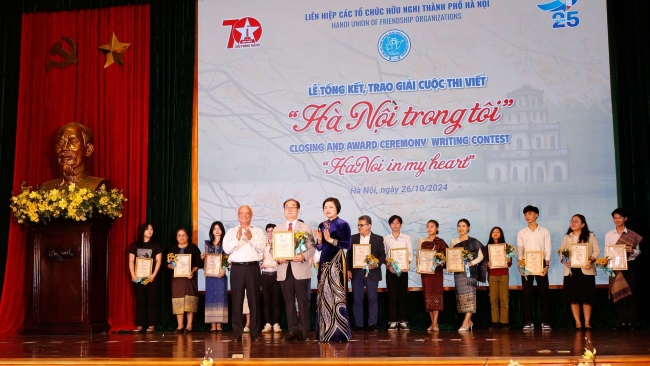 Giáo sư Hàn Quốc với bài viết “Hà Nội là sao vàng trong tôi” giành giải Đặc biệt cuộc thi viết về Hà Nội