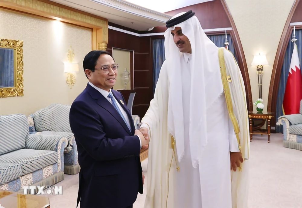 Thủ tướng Phạm Minh Chính hội kiến Quốc vương Qatar Tamim bin Hamad Al Thani nhân chuyến tham dự Hội nghị cấp cao ASEAN-GCC, ngày 20/10/2023. (Ảnh: TTXVN)