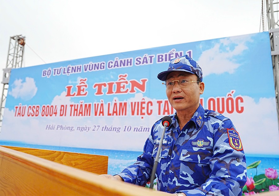 Trong khuôn khổ chuyến thăm, giao lưu với Lực lượng bảo vệ bờ biển Hàn Quốc, Đoàn công tác Cảnh sát biển Việt Nam sẽ thăm, chào xã giao lãnh đạo Lực lượng bảo vệ bờ biển Hàn Quốc; giao lưu thể thao; tham quan văn hóa tại thành phố Yeosu (Hàn Quốc). Trong ảnh, Đại tá Lê Thanh Hải, Phó Tư lệnh Vùng Cảnh sát biển 1 phát biểu. (Ảnh: Bộ Quốc phòng)