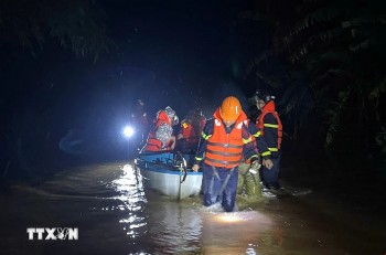 Thời tiết hôm nay (28/10): Hà Nội lạnh về đêm và sáng sớm, miền Trung mưa to