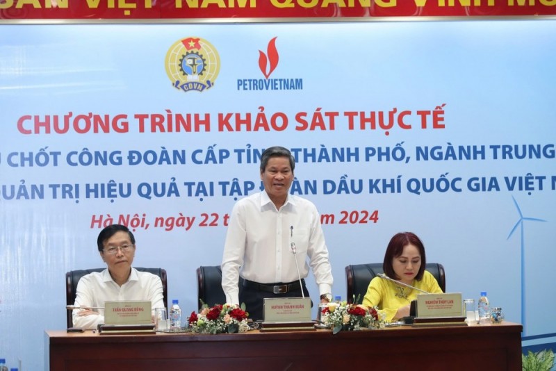 Phó Chủ tịch Tổng LĐLĐ Việt Nam Huỳnh Thanh Xuân phát biểu tại Chương trình (Ảnh: T.L).