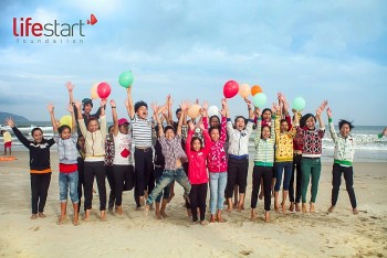 Lifestart Foundation tài trợ thiết bị y tế, nhựa và sách truyện thiếu nhi cho Bệnh viện Phụ sản - Nhi Đà Nẵng