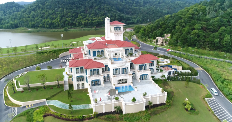 Khung cảnh đẹp như tranh vẽ của nhà câu lạc bộ sân gôn Legend Hill Country Club