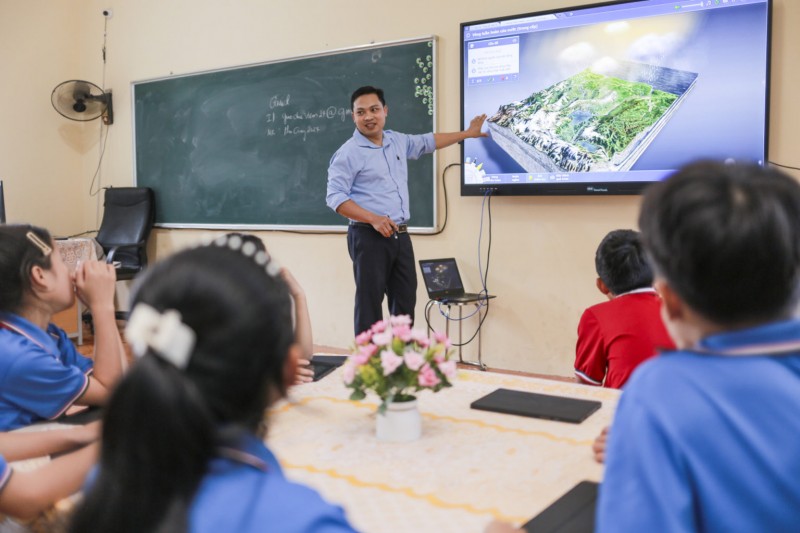 Tăng cường năng lực số cho học sinh dân tộc thiểu số