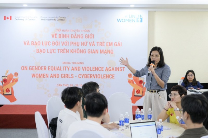 Chuyên gia của UN Women chia sẻ các nguyên tắc, tiêu chuẩn quốc tế về truyền thông đối với những vụ việc liên quan đến phụ nữ, trẻ em gái.