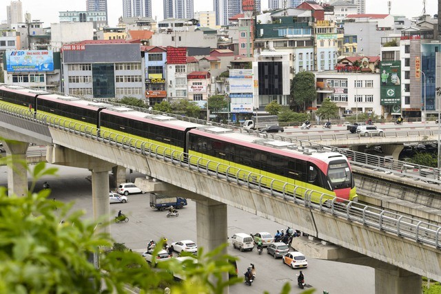 Tuyến đường sắt đô thị Nhổn - ga Hà Nội đoạn trên cao (Ảnh: T.L).