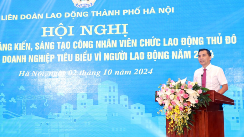 Phó Chủ tịch Thường trực LĐLĐ TP Hà Nội Lê Đình Hùng phát biểu tại hội nghị (Ảnh: Hoàng Mạnh).