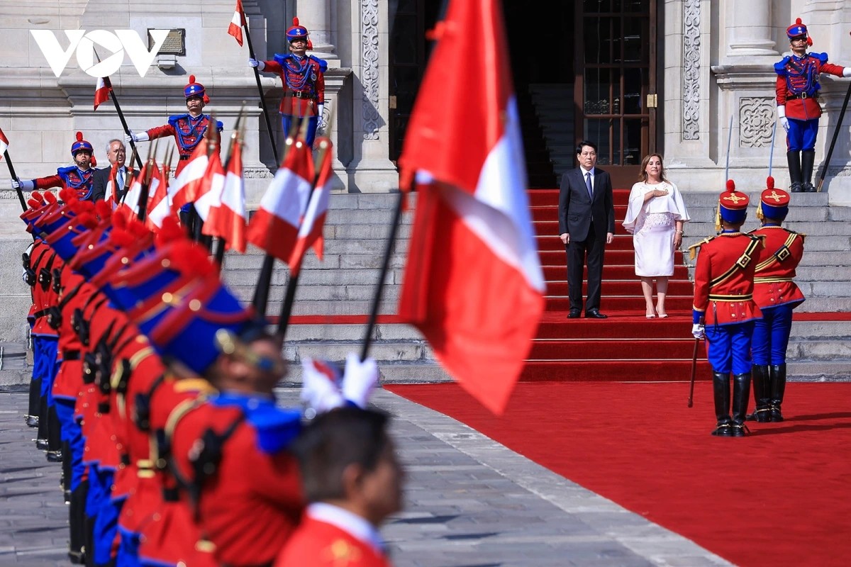 [Ảnh] Tổng thống Peru chủ trì lễ đón Chủ tịch nước Lương Cường