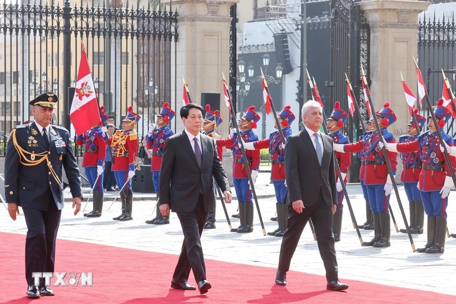 [Ảnh] Tổng thống Peru chủ trì lễ đón Chủ tịch nước Lương Cường