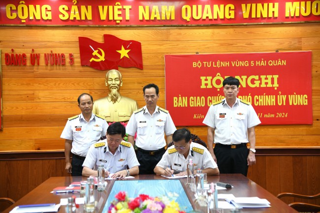 Đại tá Hoàng Quốc Hoàn được bổ nhiệm giữ chức vụ Phó Chính ủy Bộ Tư lệnh Vùng 5 Hải quân