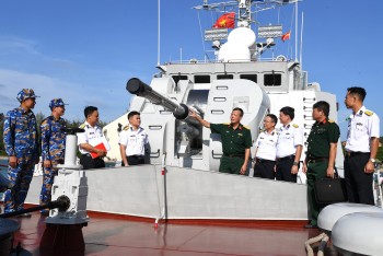 bo tu lenh vung 5 hai quan quan ly tot vu khi trang bi san sang chien dau