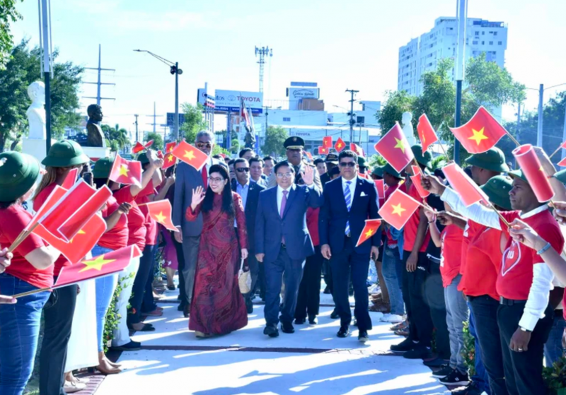 Thủ tướng Phạm Minh Chính dự lễ khánh thành tôn tạo Tượng đài Chủ tịch Hồ Chí Minh tại Thủ đô Santo Domingo