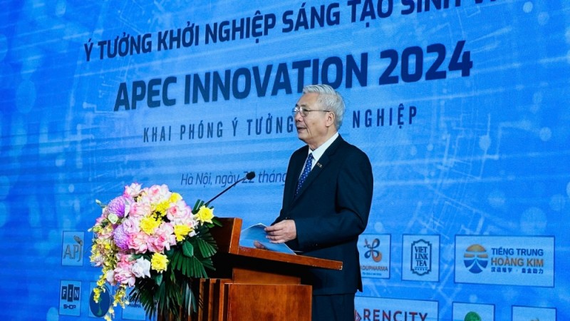 TS Trần Duy Khanh, Viện trưởng Viện Nghiên cứu và Đào tạo doanh nhân APEC phát biểu tại buổi lễ