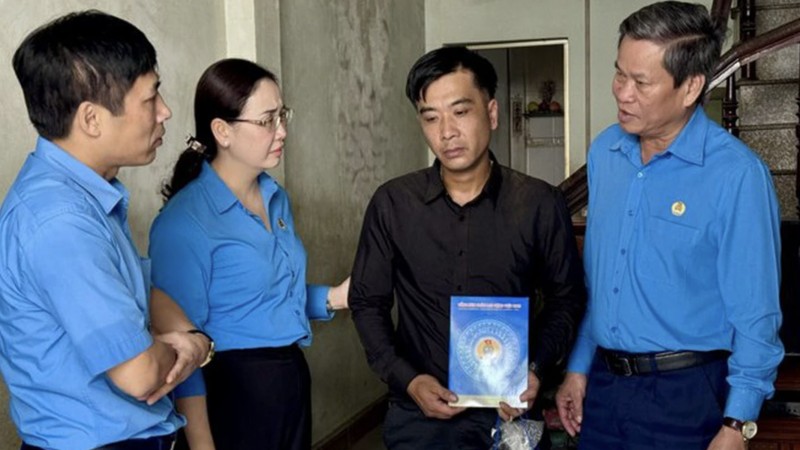 Công đoàn Việt Nam trao hỗ trợ tới đoàn viên, người lao động tỉnh Cao Bằng
