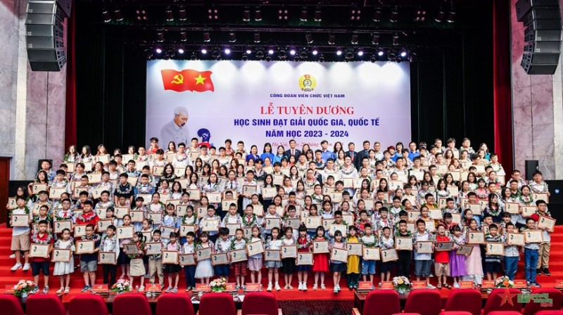 Công đoàn Viên chức Việt Nam: Tuyên dương gần 1.400 học sinh đạt giải quốc gia, quốc tế