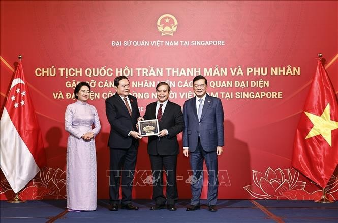 Chủ tịch Quốc hội Trần Thanh Mẫn gặp gỡ cộng đồng người Việt tại Singapore