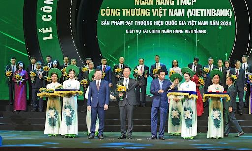 Ông Lê Thanh Tùng, Thành viên Hội đồng Quản trị VietinBank nhận vinh danh Thương hiệu Quốc gia Việt Nam năm 2024