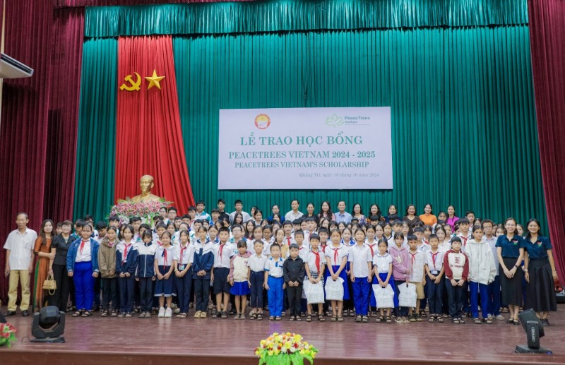 66 học sinh, sinh viên tại Quảng Bình được hỗ trợ học bổng từ PeaceTrees Vietnam