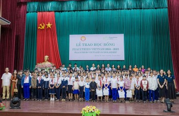 66 hoc sinh sinh vien tai quang binh duoc ho tro hoc bong tu peacetrees vietnam