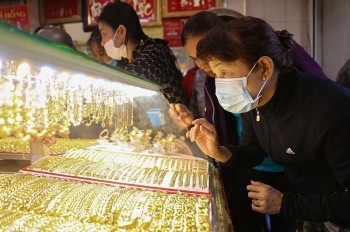 gia vang sjc va vang nhan lai noi song