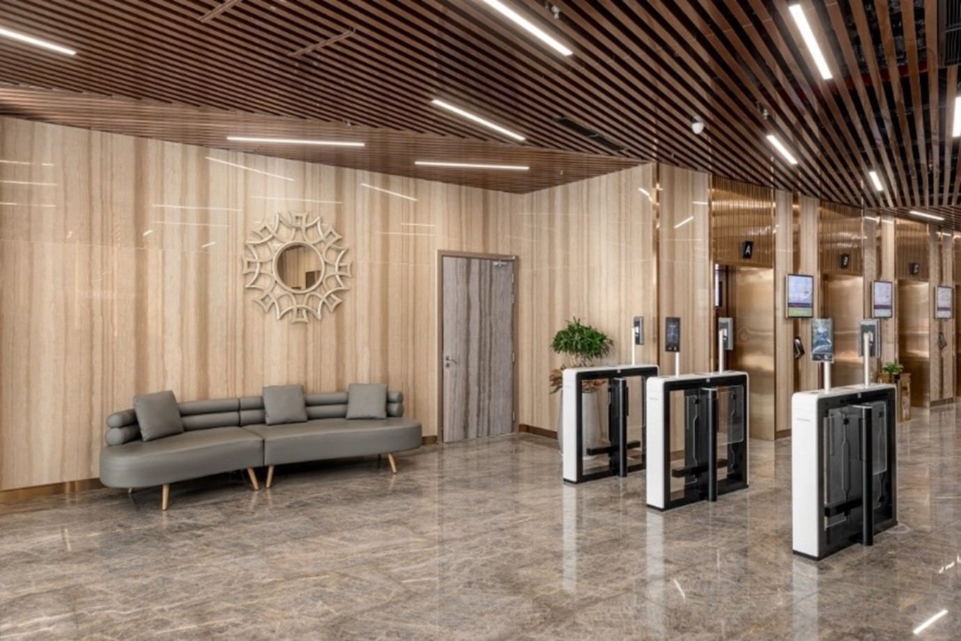 Sảnh chờ rộng rãi, sang trọng của Vincom Center Đồng Khởi gây ấn tượng với khách hàng đến giao dịch
