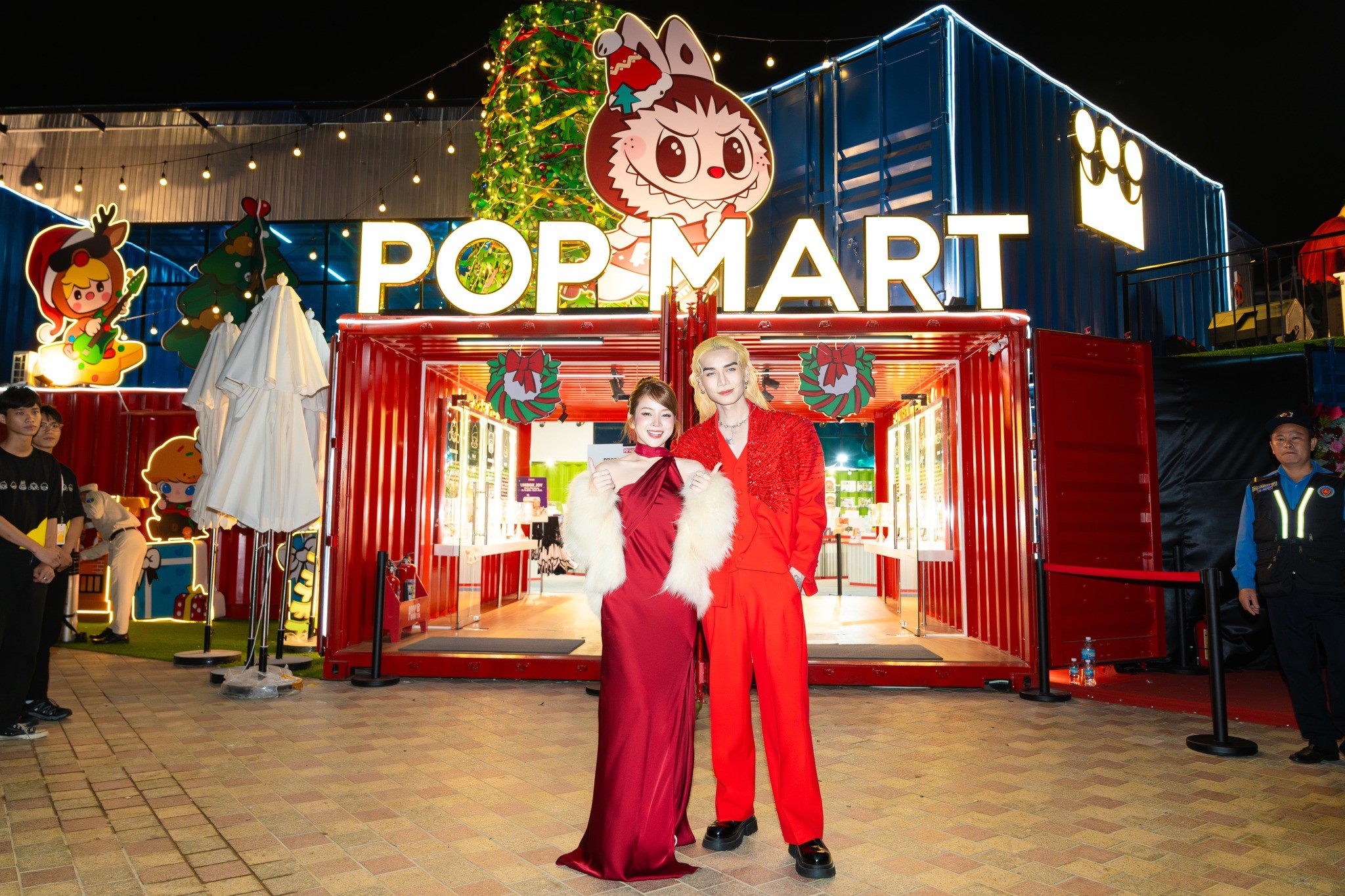 POP MART lần đầu tiên xuất hiện tại Vinpearl Harbour Nha Trang với mô hình container trên đảo có 1-0-2