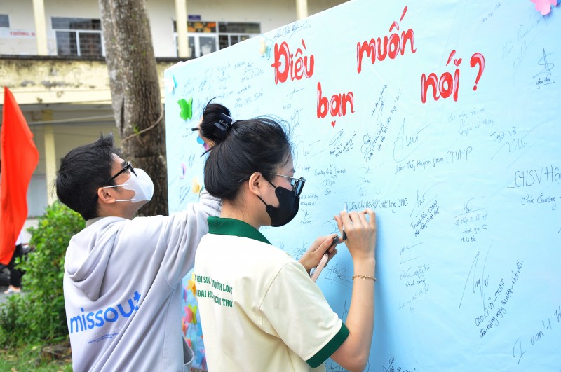 Hơn 3.000 học sinh, sinh viên hứng khởi tham gia Ngày hội hội nhập và kết nối tại Cần Thơ