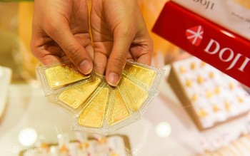 gia vang trong nuoc giam sau gia usd ngan hang tang 28 dong