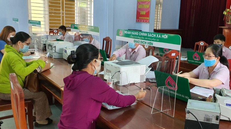 ngan hang chinh sach xa hoi giam lai suat voi khach hang bi anh huong boi bao yagi