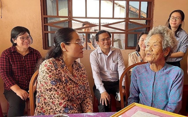 Thành phố Hồ Chí Minh dành khoảng 976 tỷ đồng chăm lo Tết Nguyên đán 2025