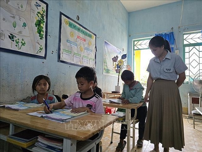Cuộc sống mới của những cư dân Lào nhập quốc tịch Việt Nam