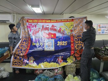 chi doi kiem ngu so 4 dong hanh cung ba con ngu dan xuyen tet nguyen dan at ty 2025