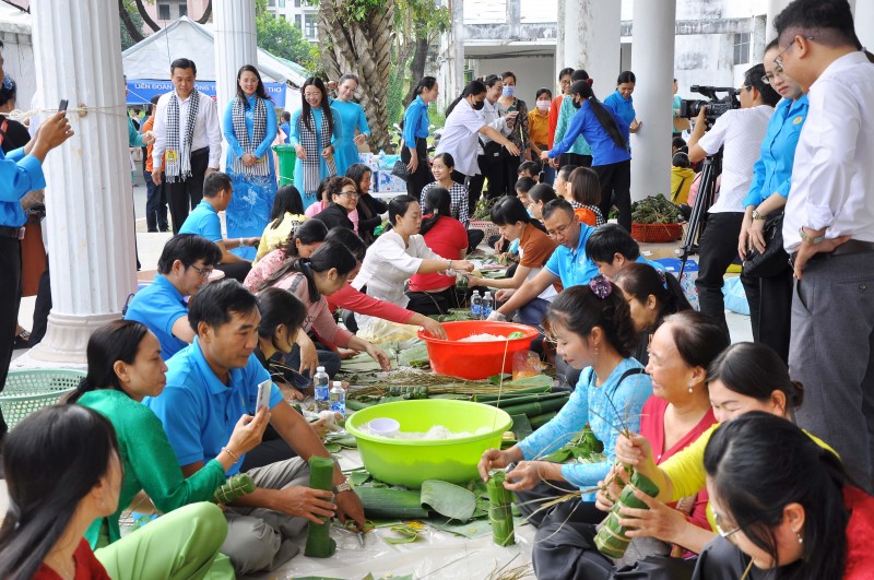 Khai mạc Chương trình “Tết Sum vầy - Xuân ơn Đảng” và “Chợ Tết Công đoàn” năm 2025 tại Cần Thơ