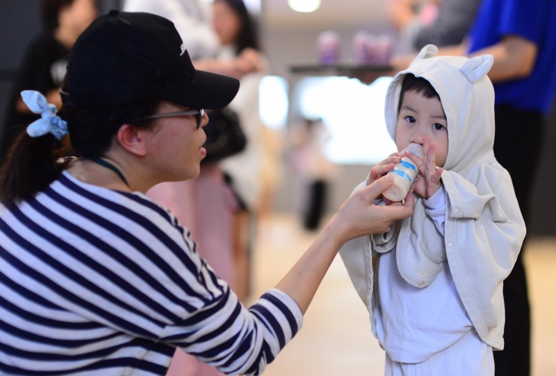 Vinamilk phục vụ miễn phí sản phẩm cho người dân check-in tại các ga metro Bến Thành – Suối Tiên