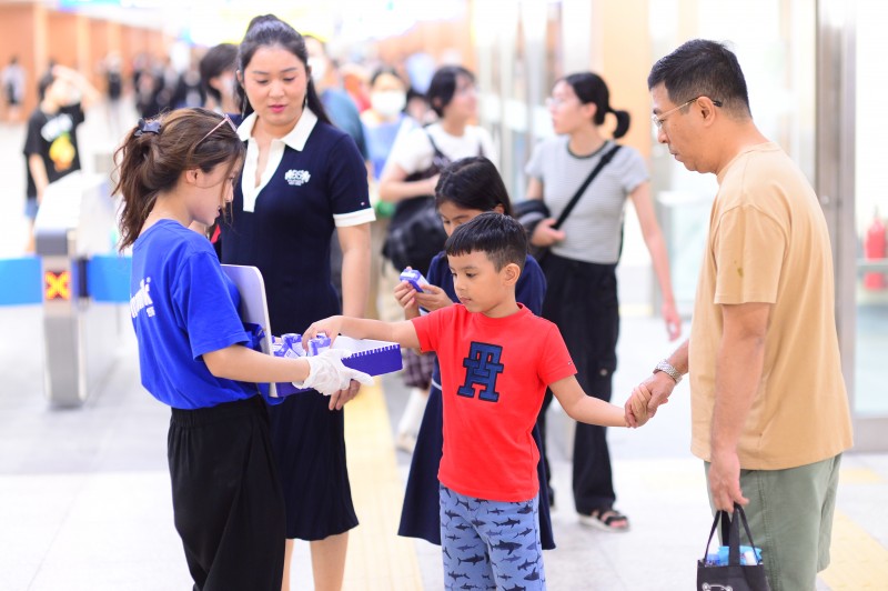 Vinamilk phục vụ miễn phí sản phẩm cho người dân check-in tại các ga metro Bến Thành – Suối Tiên