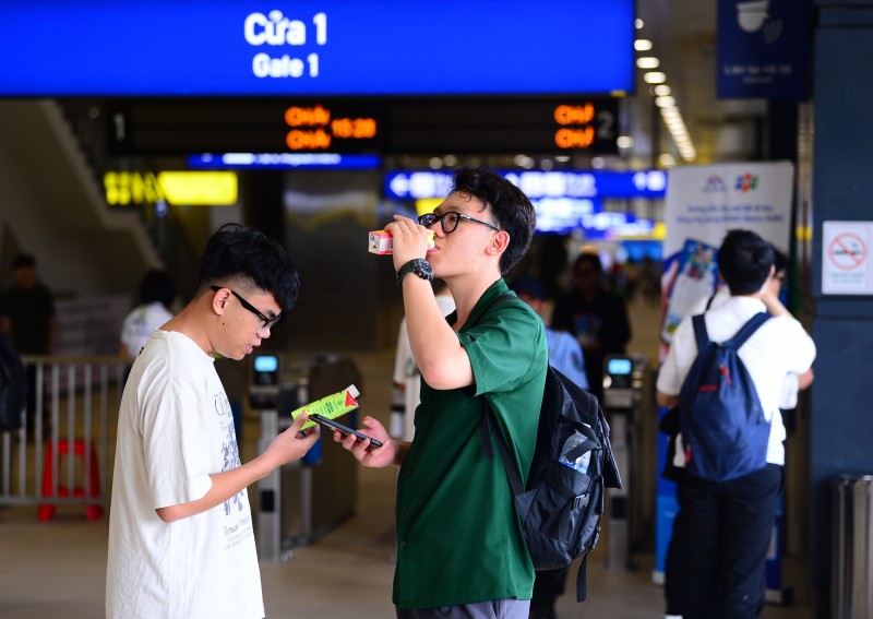Vinamilk phục vụ miễn phí sản phẩm cho người dân check-in tại các ga metro Bến Thành – Suối Tiên