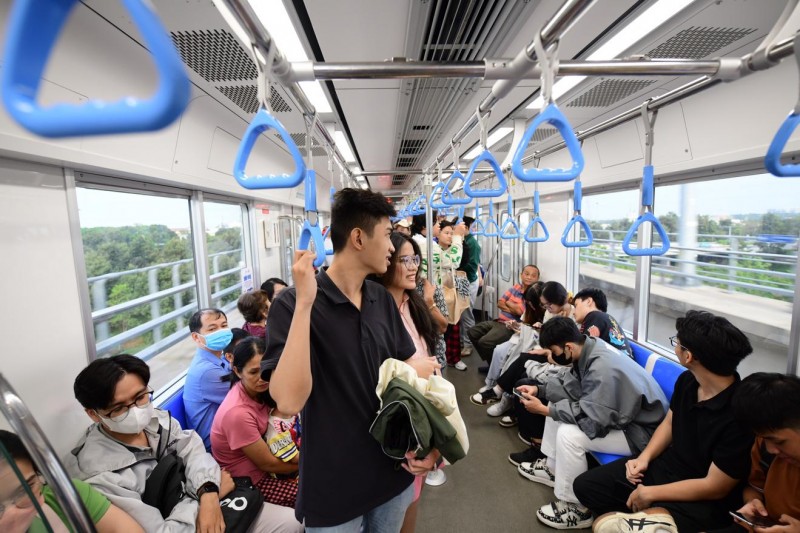 Vinamilk phục vụ miễn phí sản phẩm cho người dân check-in tại các ga metro Bến Thành – Suối Tiên