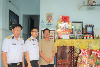 lu doan 954 tham tang qua tet nguyen dan at ty cho gia dinh chinh sach o ninh thuan