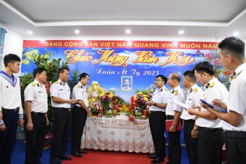 tet at ty ron rang tai hoi thi phong don xuan cua hai quan vung 5